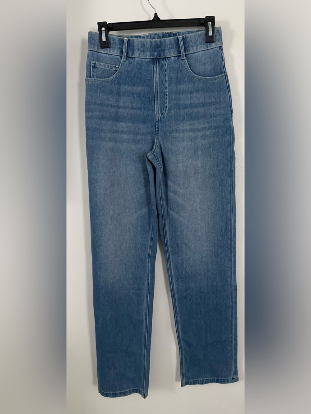 HALARA Slim Straight Jeans in Mid Blue Wash